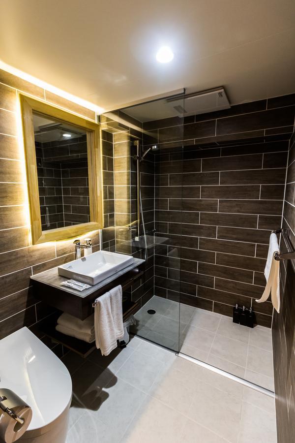Hotel Silverhorn Mioko Kültér fotó